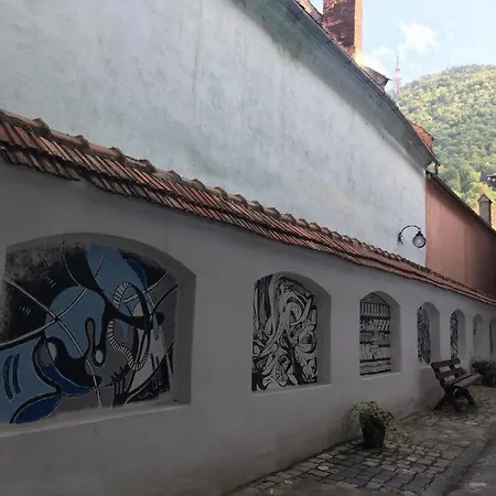 Old Center-cozy Corner # 1 شقة